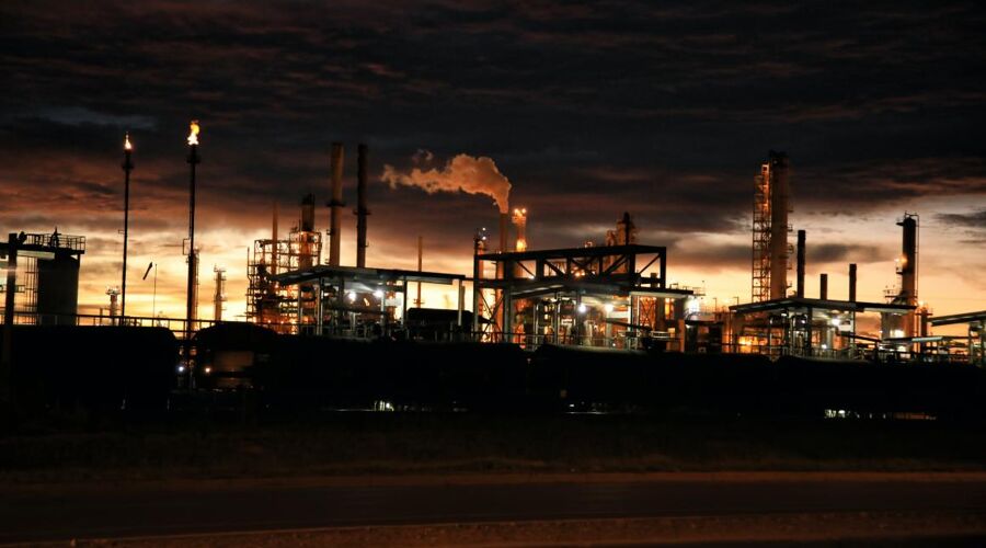 GMB Trade Union - Huge oil refinery cancels 'shutdown' over strike fears