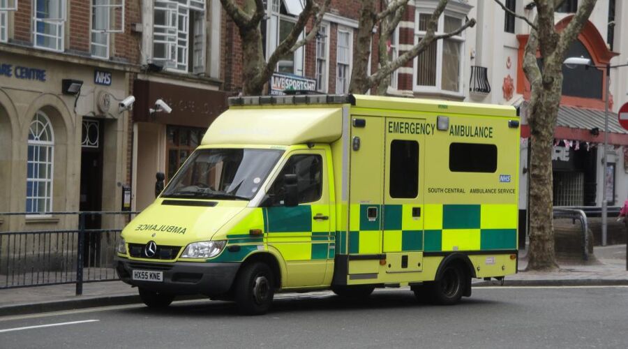 GMB Trade Union - Lack of PPE 'national crisis' as more than 4,000 ambulance workers self isolate