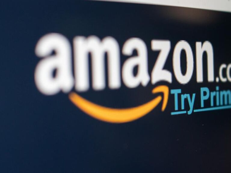 GMB - ‘Petrified’ Amazon workers left in ‘300 Strong Crowds’