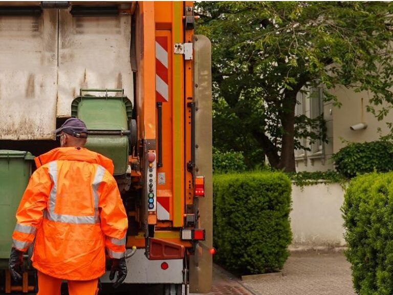 GMB - Waltham Forest bin workers reject pay deal as strike threat looms