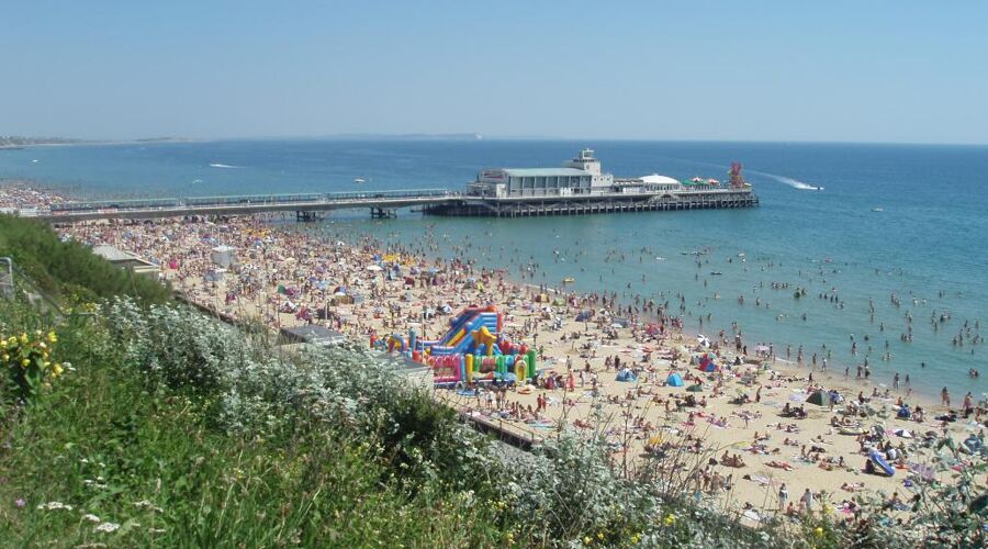 GMB Trade Union - Appeal for calm after 'frightening abuse' on Bournemouth beach