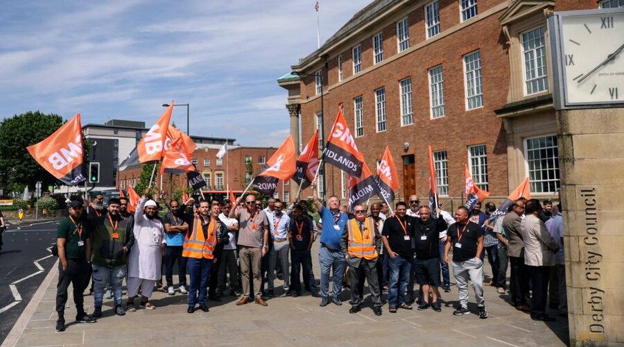 GMB Trade Union - Derby taxis descend on council HQ in dispute over licensing.