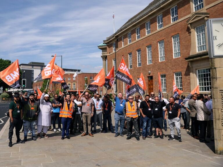 GMB - Derby taxis descend on council HQ in dispute over licensing.